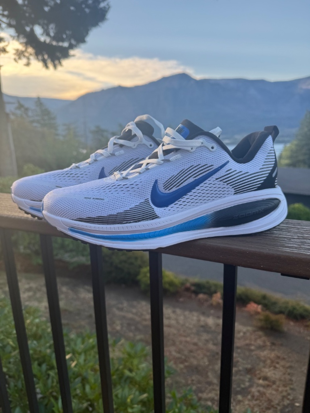 Nike Vomero 18 Men's Running Shoes Size 10 Blue White